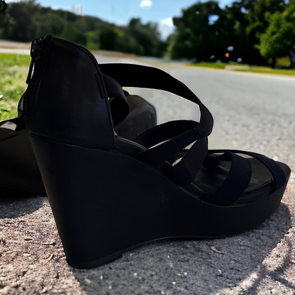 Torrid Black Stretchy platform wedge sandals. Zip up heel. Easy on off. 9.5 Wide - Picture 15 of 15